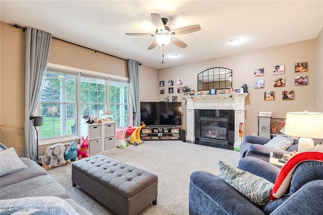 38694 Andrews Ridge Way, Willoughby, OH 44094