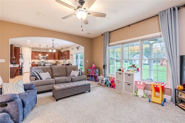 38694 Andrews Ridge Way, Willoughby, OH 44094