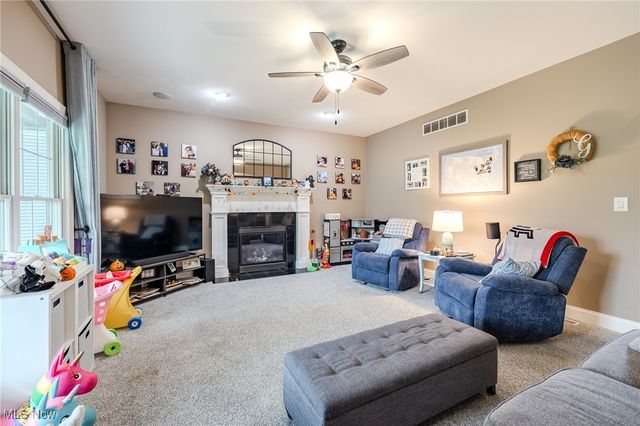 38694 Andrews Ridge Way, Willoughby, OH 44094