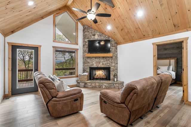 241 Wolf Creek Mountain Road, Mineral Bluff, GA 30559