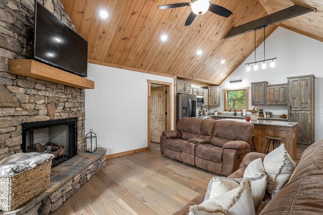 241 Wolf Creek Mountain Road, Mineral Bluff, GA 30559