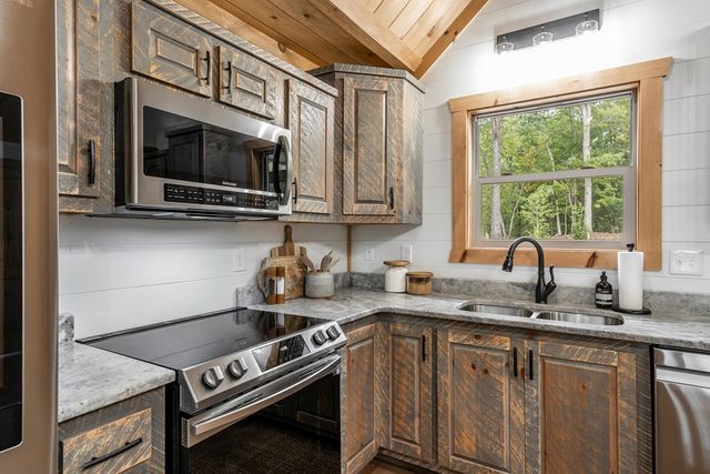 241 Wolf Creek Mountain Road, Mineral Bluff, GA 30559