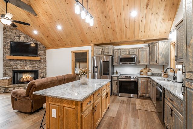 241 Wolf Creek Mountain Road, Mineral Bluff, GA 30559