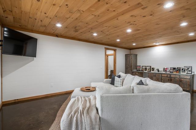 241 Wolf Creek Mountain Road, Mineral Bluff, GA 30559