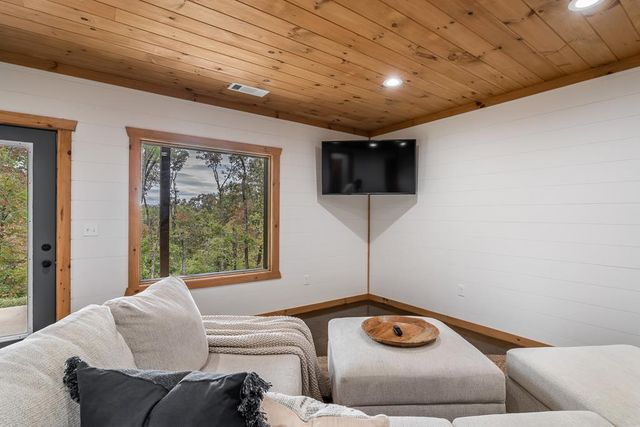 241 Wolf Creek Mountain Road, Mineral Bluff, GA 30559