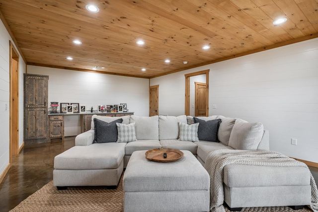 241 Wolf Creek Mountain Road, Mineral Bluff, GA 30559