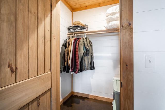 241 Wolf Creek Mountain Road, Mineral Bluff, GA 30559