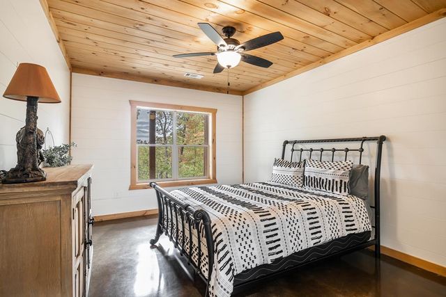 241 Wolf Creek Mountain Road, Mineral Bluff, GA 30559