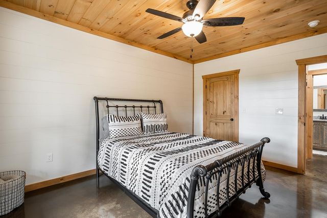 241 Wolf Creek Mountain Road, Mineral Bluff, GA 30559