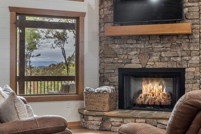 241 Wolf Creek Mountain Road, Mineral Bluff, GA 30559