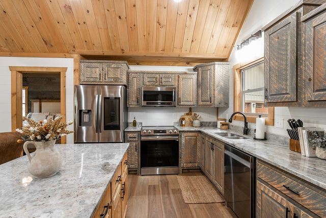 241 Wolf Creek Mountain Road, Mineral Bluff, GA 30559