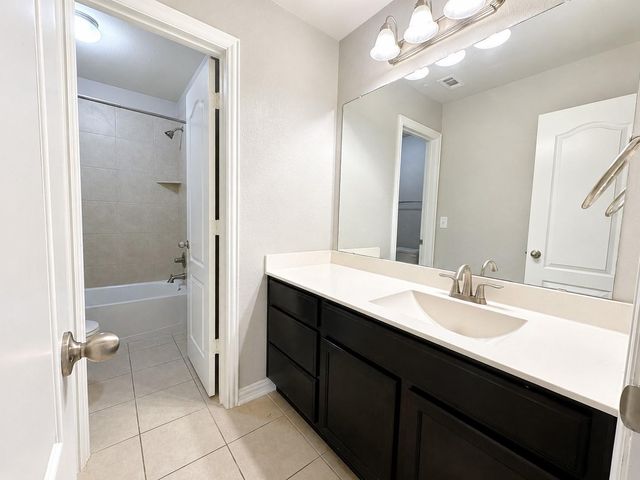 604 Vista Gardens DR, Buda, TX 78610
