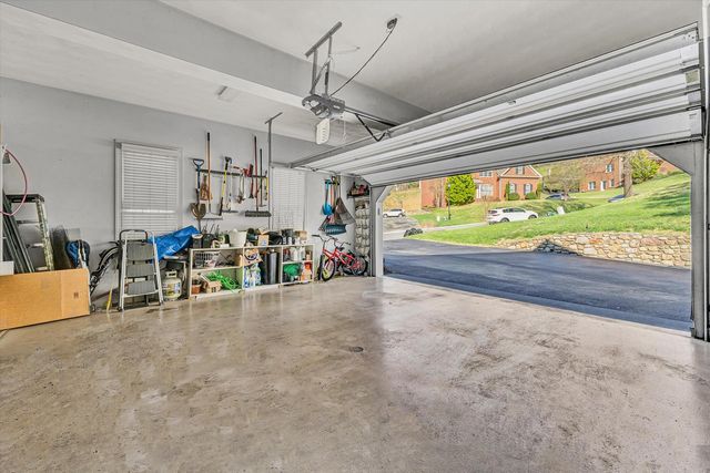 1107 Belcroft CT, Roanoke, VA 24018