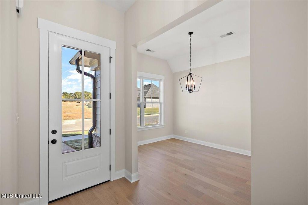 705 Washington Street, Nesbit, MS 38651 — photo 5