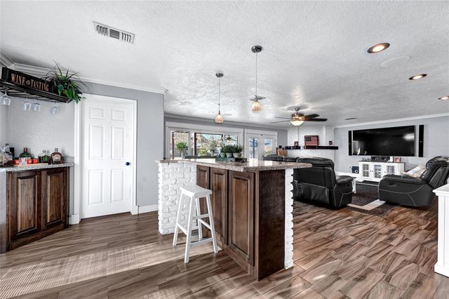 4902 Green Willow Lane, Dickinson, TX 77539