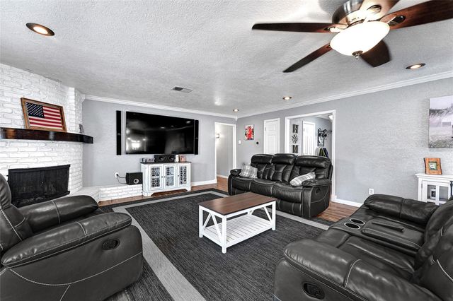 4902 Green Willow Lane, Dickinson, TX 77539