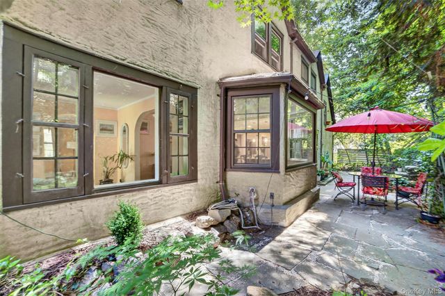 77 Edgemont Road, Scarsdale, NY 10583
