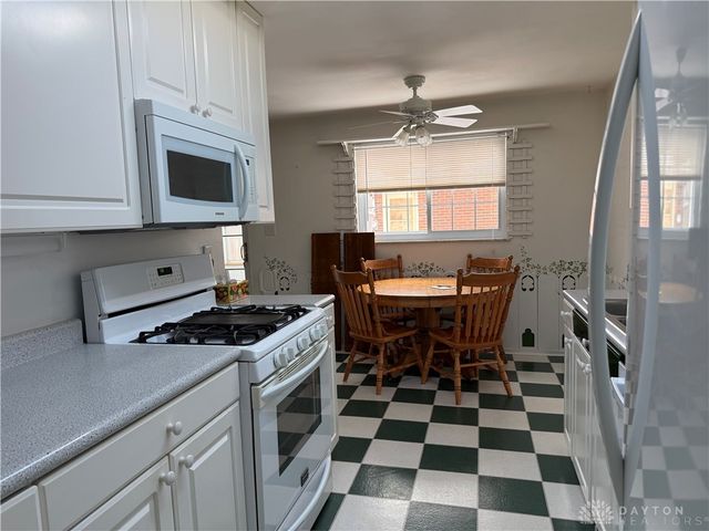 1521 Beaver Creek Lane, Dayton, OH 45429