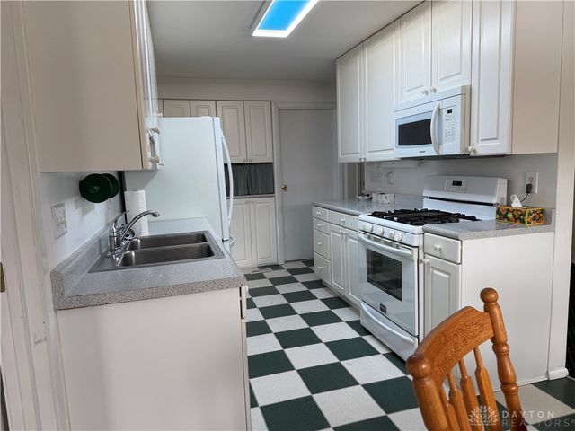 1521 Beaver Creek Lane, Dayton, OH 45429