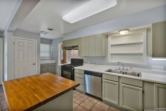 414 Laramie Dr, San Antonio, TX 78209