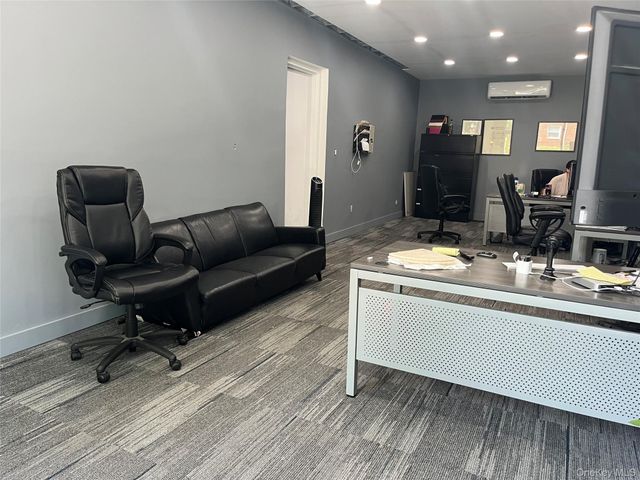 42-04 192th St, Flushing, NY 11358