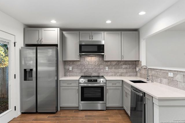 5910 Rolling Trail Drive, San Antonio, TX 78250