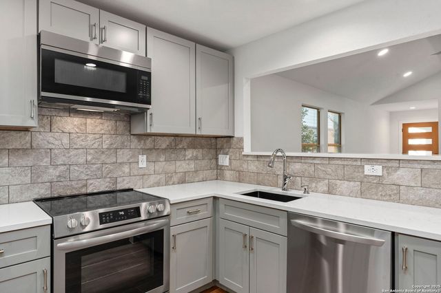 5910 Rolling Trail Drive, San Antonio, TX 78250