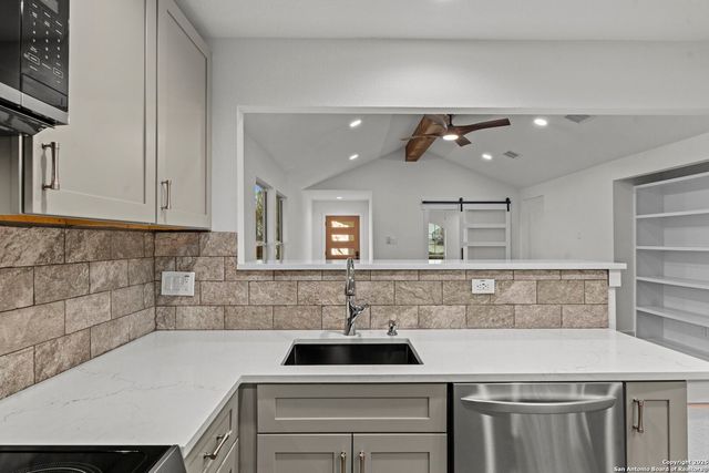 5910 Rolling Trail Drive, San Antonio, TX 78250