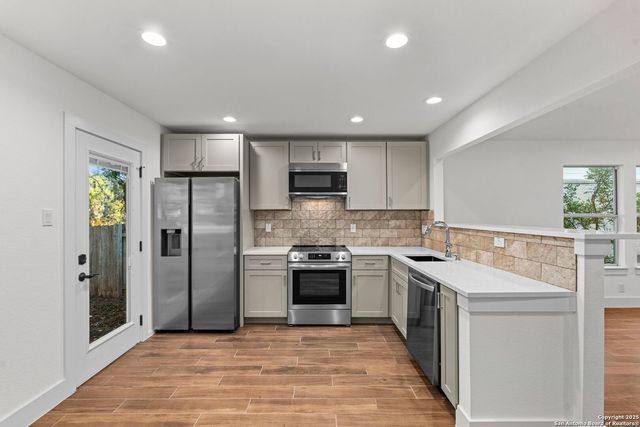 5910 Rolling Trail Drive, San Antonio, TX 78250