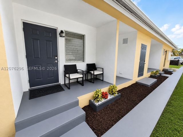 1723 Wiley St N, Hollywood, FL 33020