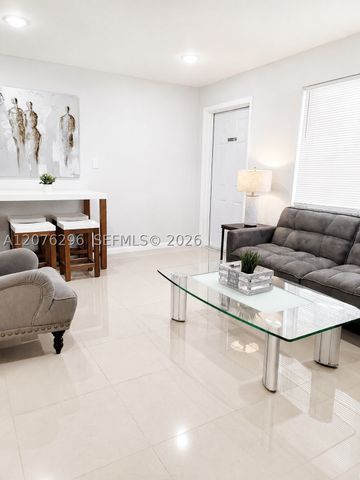 1723 Wiley St N, Hollywood, FL 33020