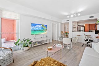 7350 SW 89th St 704S, Miami, FL 33156