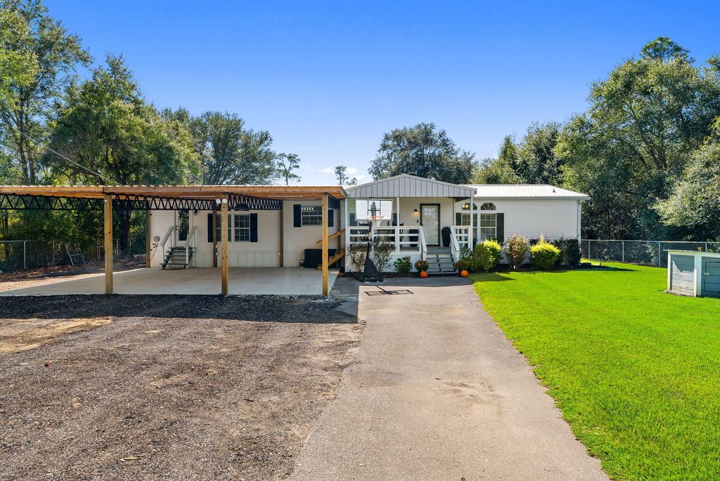 4318 Crystal Lake Drive, Chipley, FL 32428