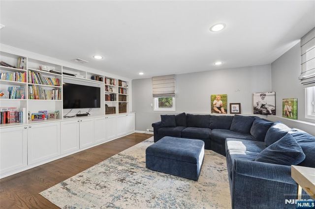 1073 Allessandrini Avenue, New Milford, NJ 07646