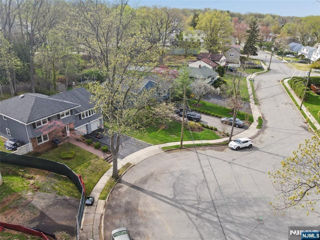 1073 Allessandrini Avenue, New Milford, NJ 07646