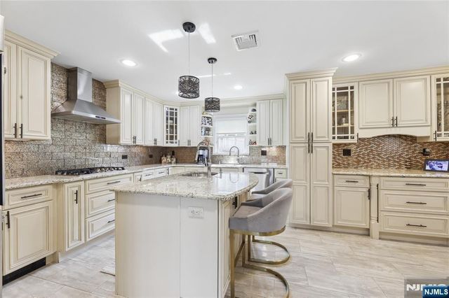 1073 Allessandrini Avenue, New Milford, NJ 07646