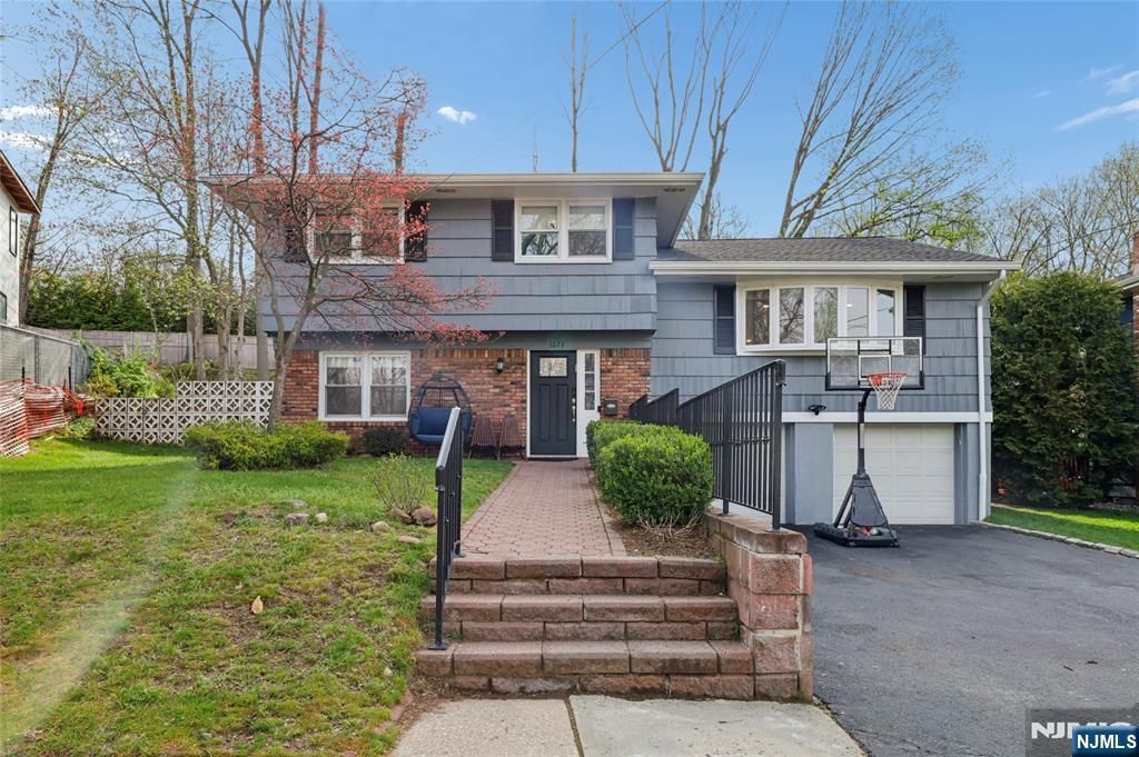 1073 Allessandrini Avenue, New Milford, NJ 07646