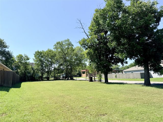 1301 E 6th Avenue, Corsicana, TX 75110