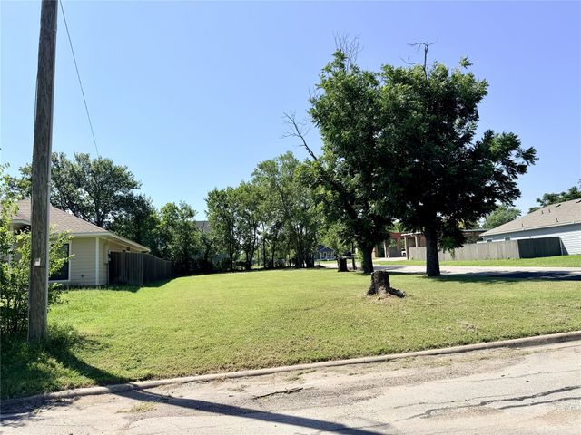 1301 E 6th Avenue, Corsicana, TX 75110