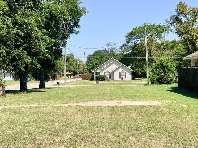 1301 E 6th Avenue, Corsicana, TX 75110