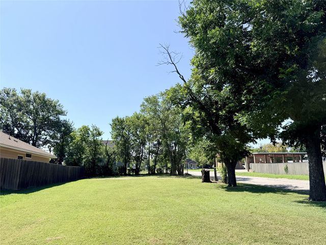 1301 E 6th Avenue, Corsicana, TX 75110