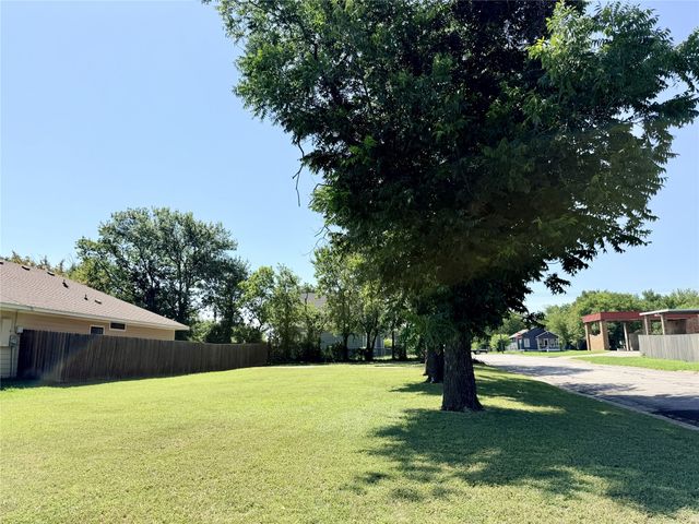 1301 E 6th Avenue, Corsicana, TX 75110