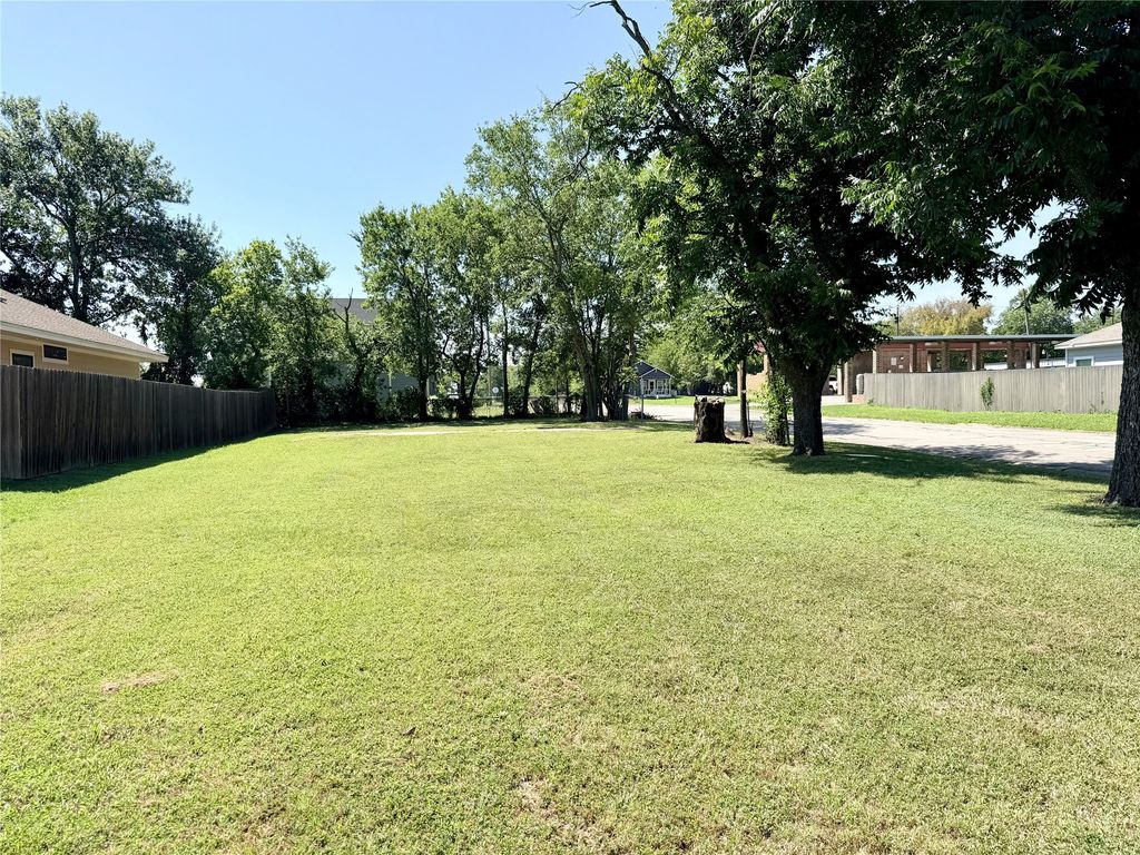 1301 E 6th Avenue, Corsicana, TX 75110