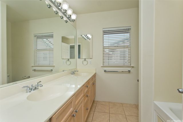 321 Ainahou Street J, Honolulu, HI 96825