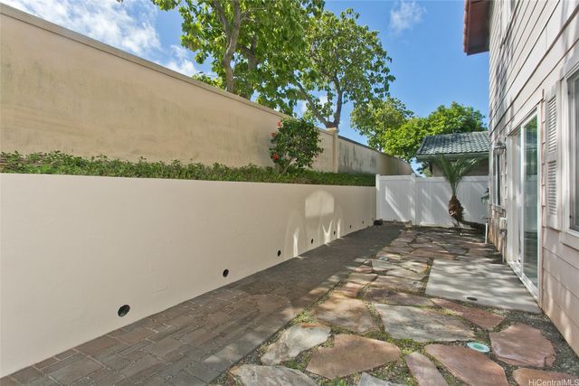 321 Ainahou Street J, Honolulu, HI 96825