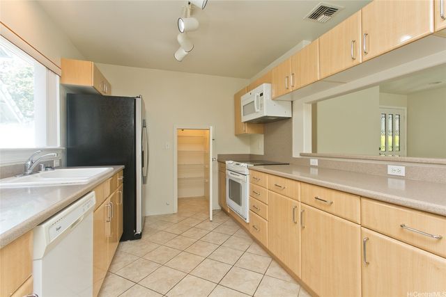 321 Ainahou Street J, Honolulu, HI 96825