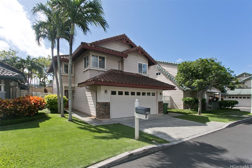 321 Ainahou Street J, Honolulu, HI 96825