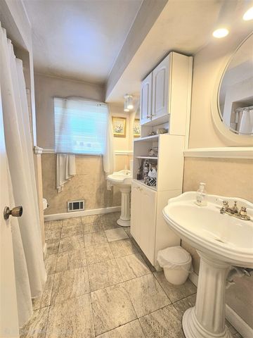 23015 Brandywynne Street, Southfield, MI 48033