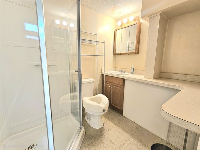 23015 Brandywynne Street, Southfield, MI 48033