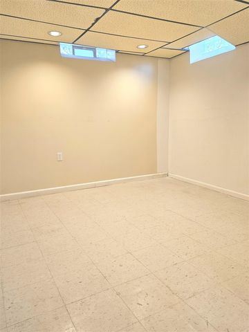 23015 Brandywynne Street, Southfield, MI 48033